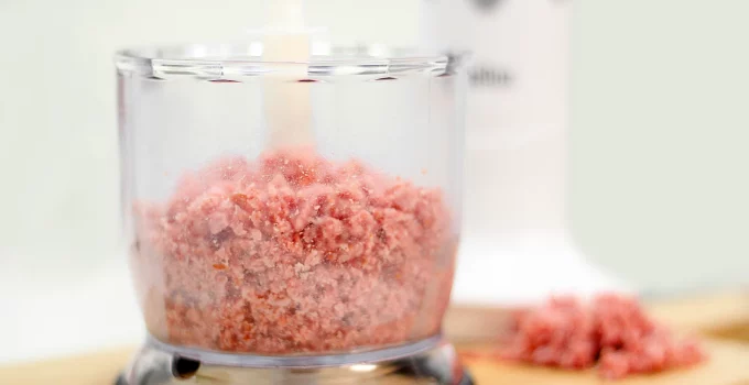 pureeing meat in a blender